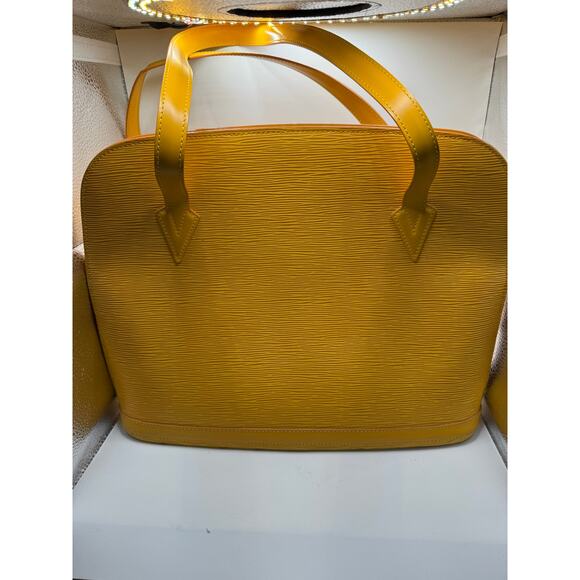 Louis Vuitton Lussac Shoulder Bag in in Yellow Epi Leather - Picture 4 of 9